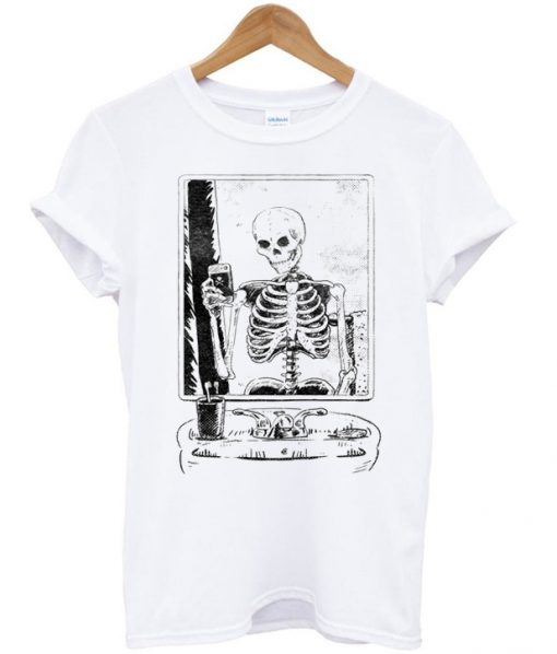 SKELFIE Skeleton taking a Selfie T Shirt