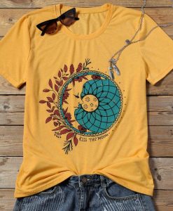 Kiss The Moon O-Neck T-Shirt Tee RE23