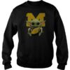 Baby Yoda Hug Michigan Wolverines sweatshirt drd