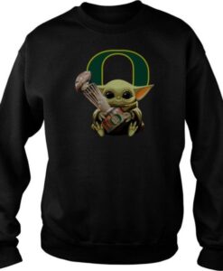 Baby Yoda Hug Oregon Ducks Cup sweatshirt drd