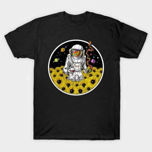 Space Astronaut Psychedelic Sunflowers T-Shirt drd